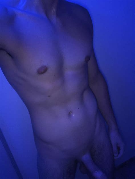 Who Wants To Hop In The Shower With Me Nudes MenGW NUDE PICS ORG