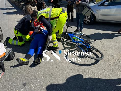 Siracusa Incidente In Via Elorina Ciclista Investito Da Un Auto