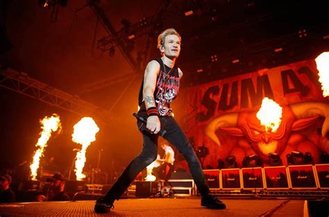 Sum 41 Singer Deryck Whibley Back Home After Pneumonia Hospitalization