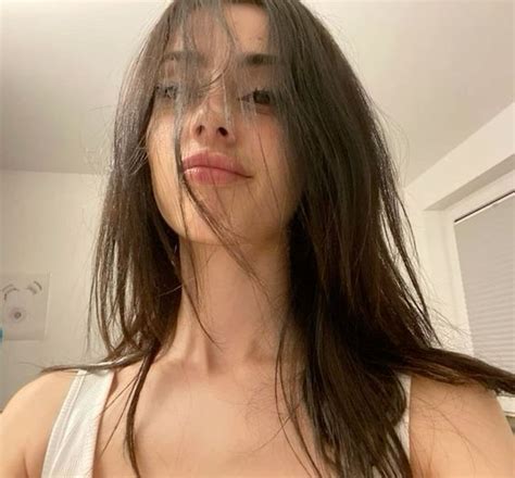 Pin By Izy On Pins By You In Brunette Aesthetic Brunette Girl Pretty People