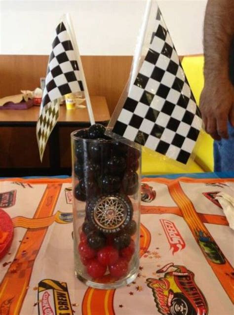 Pin de Francisca Alana em hot whell Festa hot wheels Decoração de festa infantil tema carros