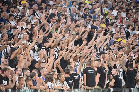 Cori Contro Napoli Tifosi Bianconeri Nei Guai Dopo Psg Juve