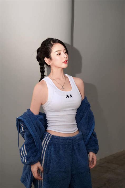 Hi M Khi M C H B O Hot Girl L Ng Dj Ti N Th Khoe V Ng Eo