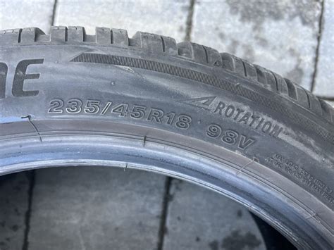Gume Bridgestone 235/45/18 zimska 2 kom, 7 mm.