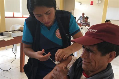 Niños y adultos mayores de caseríos en Huánuco fueron vacunados contra