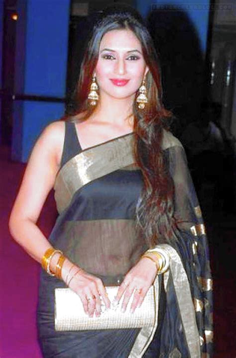 Divyanka Tripathi M1 17 Hot Saree Navel Hd Image Indiancelebblog