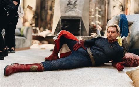 Inside The Rumor Of Antony Starr Being Gay Know His Net Worth Career Details Glamour Path