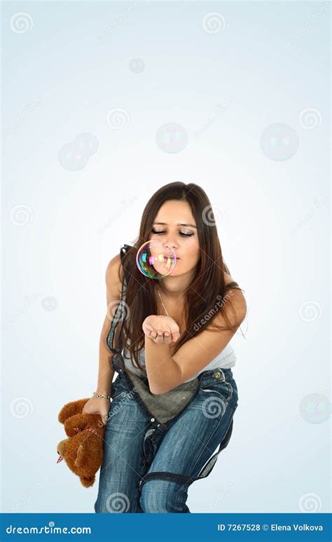 Beaux Jeunes De Verticale De Brunette Photo Stock Image Du Fuselage Gris