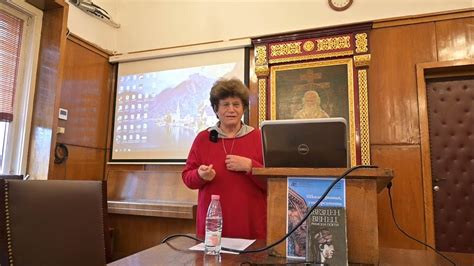 24. Проф. Нева Кръстева започва да говори по темата Шопенхауер ...