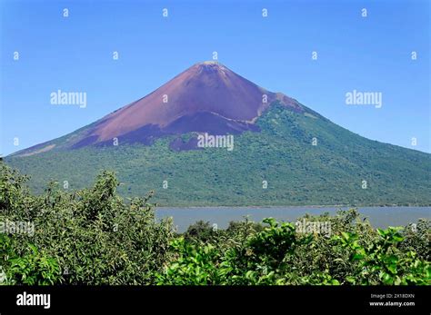 Volcano Momotombo, 1279m, Ruins Leon Viejo, Leon, Nicaragua, Volcano on ...