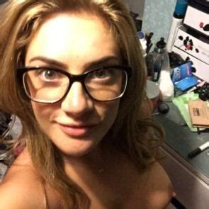 Isabel Hodgins Nude Leaked Private Pics Emmerdale Star Showed Her Saggy Tits