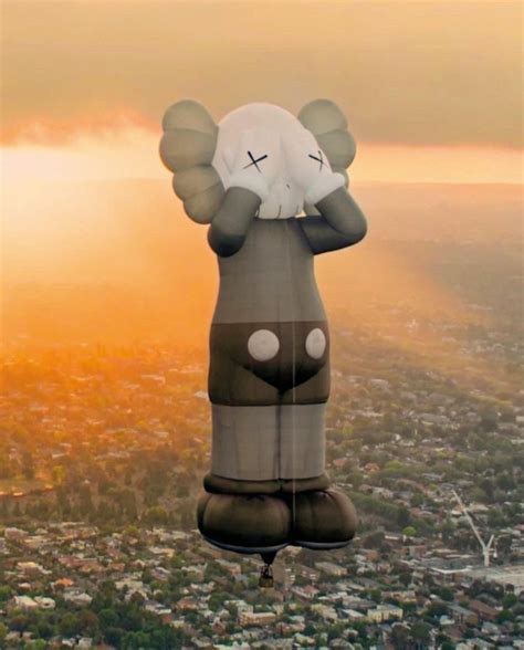 Kaws: Holiday di Berbagai Negara, mampir di Candi Prambanan