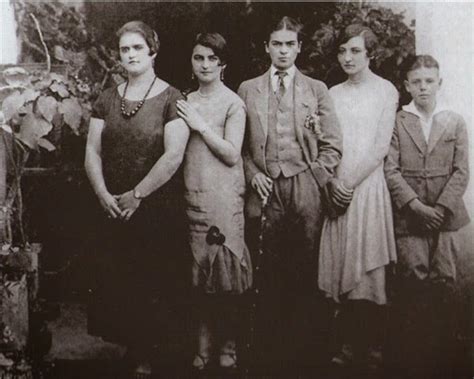 Rare Pictures Of Frida Kahlos Childhood Taken By Her Father Fubiz Media