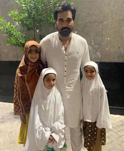 Humayun Saeed Stops For A Picture With Showbiz Pakistan