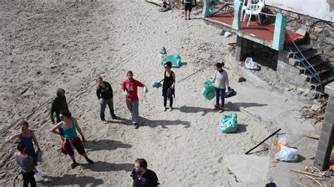 Una Giornata Di Volontariato Per Pulire La Spiaggia Dei Tre Ponti Il