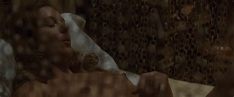 Nude Video Celebs Hanah Hall Nude Halloween