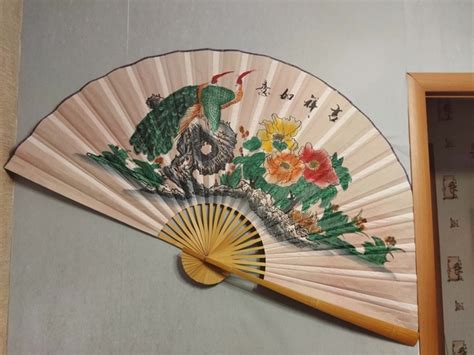 Продам декоративный веер на стену. Длина в раскрытом состоянии 120 см ...