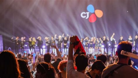 K-pop bands set stage on fire with performances at 'KCON Music Festival