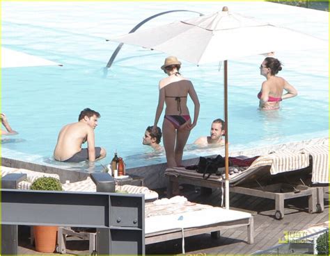 9 Hot Sexy Anne Hyde Bikini Pics