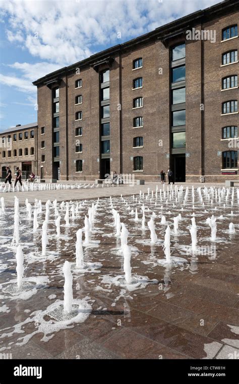 Granary Square Kings Cross London England Uk Stock Photo Alamy