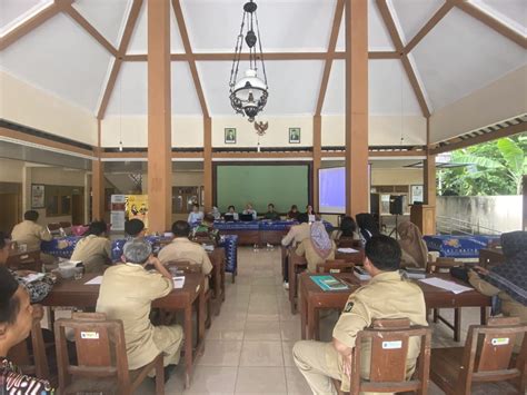 Penyuluhan Hukum Suluh Praja Di Kalurahan Gulurejo Membangun Pemahaman