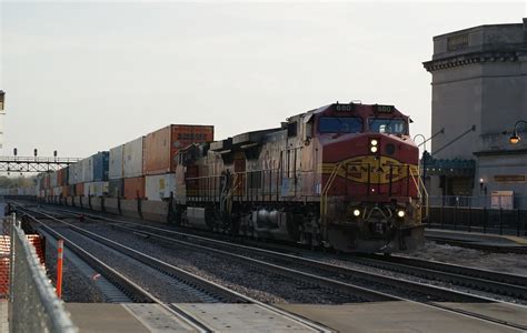 An Santa Fe Warbonnet Intermodal Bnsf Dash Cw In Flickr