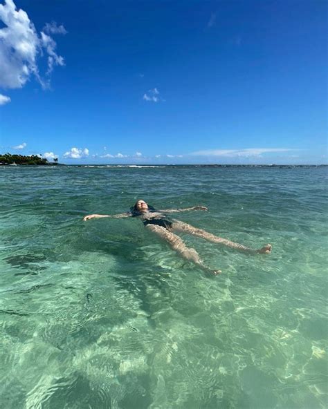 Rosal A Penja Fotos Sense Photoshop Ni Filtres Amb Un Bikini Que S Exhaurir