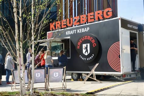 Kreuzberg Kebap w Warszawie Filip Chajzer otworzył budkę z kebabem na