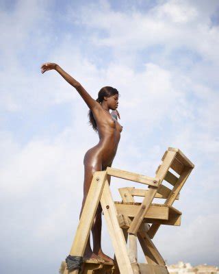 Athletic Ebony Nude Simone Posing On Beach In Erotic Photos Porn Pictures XXX Photos Sex