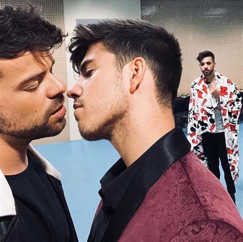 Pin De S Black En Gay Love Fotos De Novios Tumblr Frases De Orgullo Retratos Masculinos