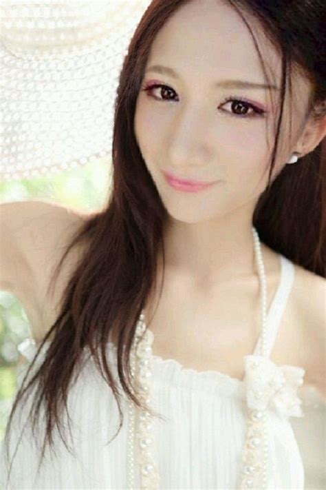 Chàng trai giả gái xinh như hot girl gây sốt cộng đồng mạng