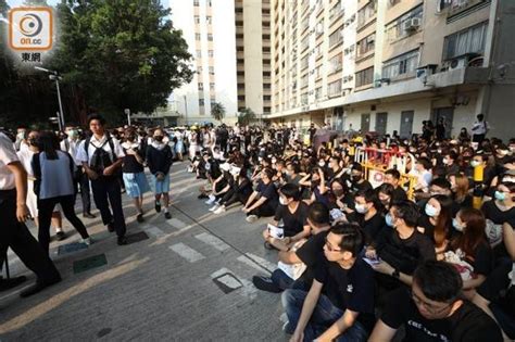 修例風波：同學靜坐聲援中槍青年 舊生對師弟受傷感痛心 Oncc 東網 Line Today