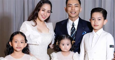 nhóc tỳ nhà Khánh Thi Phan Hiển Kubi lần vô địch thế giới bé gái cực hot xinh yêu như