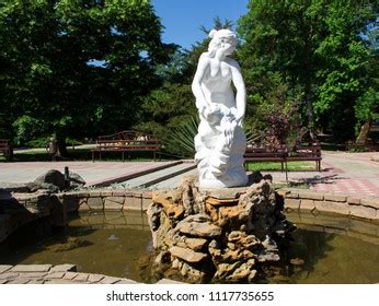 Sculpture Naked Girl Public Park City Stock Photo Shutterstock