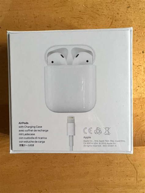 AirPods 2019 (MV7N2) with Charging Case — купить Apple AirPods 2 MV7N2 ...