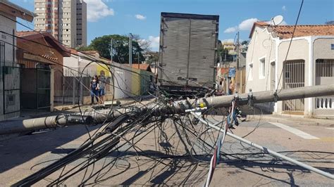 Ap S Caminh O Derrubar Postes Energia Restabelecida Na Ponte S O