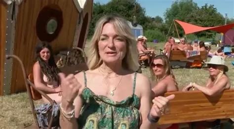 Itv Lorraine Reporter Strips Completely Naked As She Attends Uk S Biggest Festival Nudefest