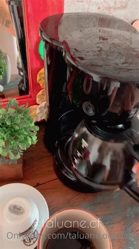 Taluane Showing Off Naked While Making Breakfast Cnn Amador