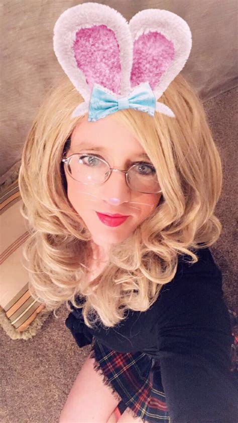 Blonde Sissy Bunny Tran Selfies