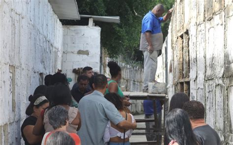 Jovem que teve 90 do corpo queimado em ataque a ônibus é enterrada