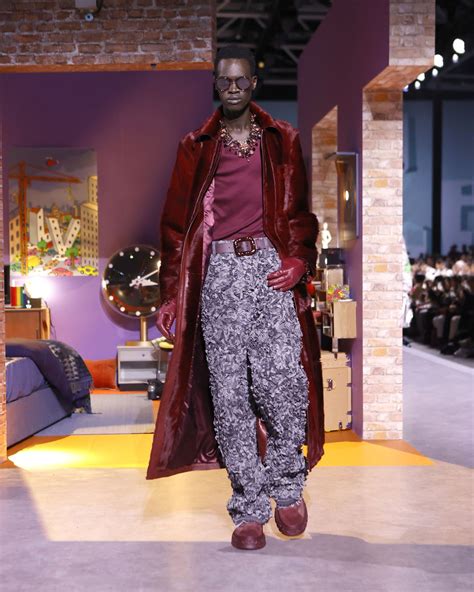 Louis Vuitton Fall Winter 2023 2024 RUNWAY MAGAZINE Official