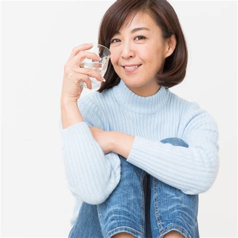 how to treat dry hair during menopause