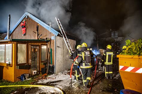 Vollbrand Auf Wohnanwesen In Der Silvesternacht Fordert Feuerwehr