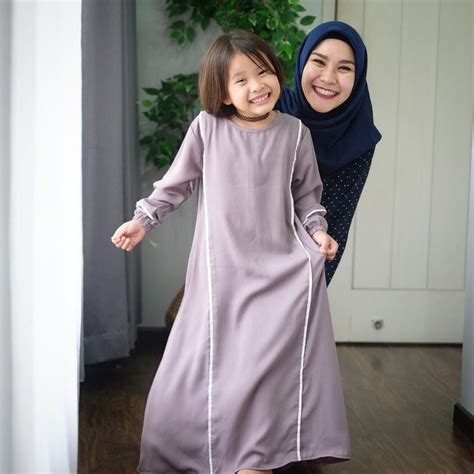 25 Inspirasi Model Baju Lebaran Artis Ragam Muslim