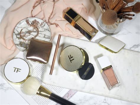Review Tom Ford Shade And Illuminate Soft Radiance Cushion Compact