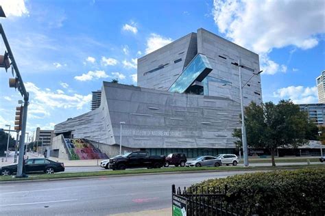 What to Do in Dallas in 2026: JFK History, Street Art & Skyline Views