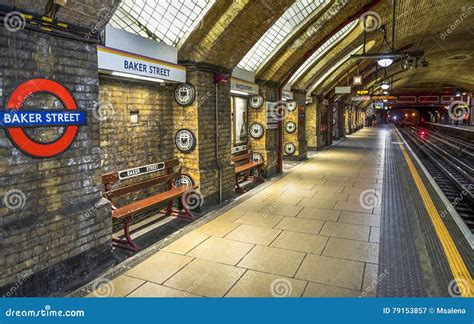 baker street underground station roundel sign   platform  baker