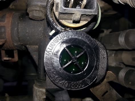 Датчик температуры охлаждающей жидкости и заглушка. — Volkswagen Passat ...