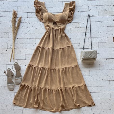 Vestido Longuete Abertura Al A Babados E Camadas Nude Dondoca Moda Feminina