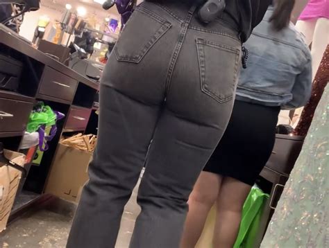 MILF PAWG In Tight Jeans Tight Jeans Forum
